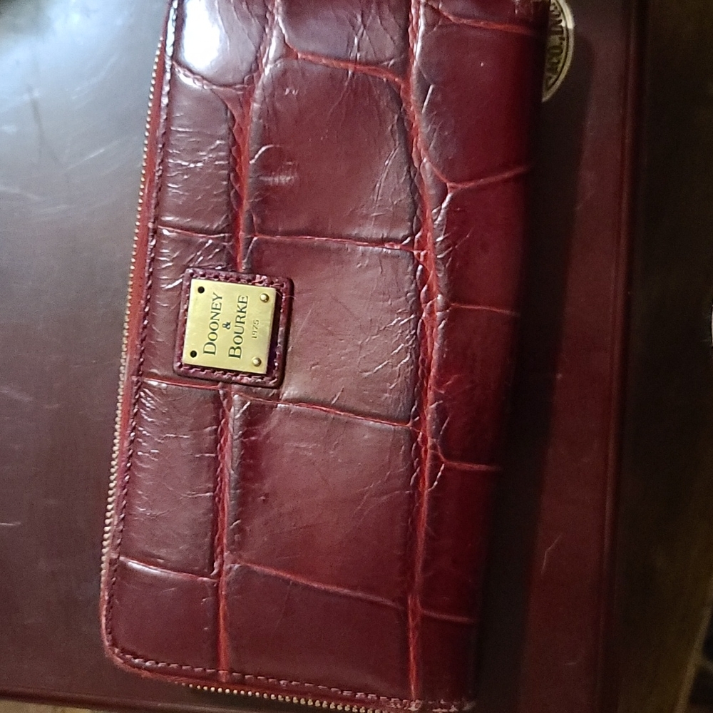 Dooney and bourke croco zip wallet
